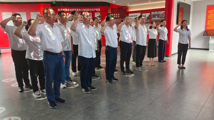 黨員政治(zhi)生活館宣誓(shì)