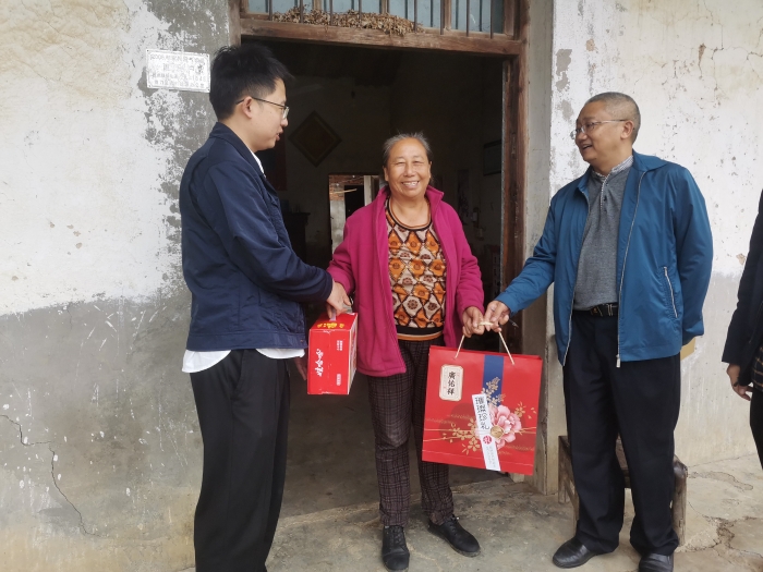 荊門分院中(zhōng)秋、國慶節前走(zou)訪慰問包聯戶(hù)_2 荊門分院中秋(qiu)、國慶節前走訪(fǎng)慰問包聯戶_2